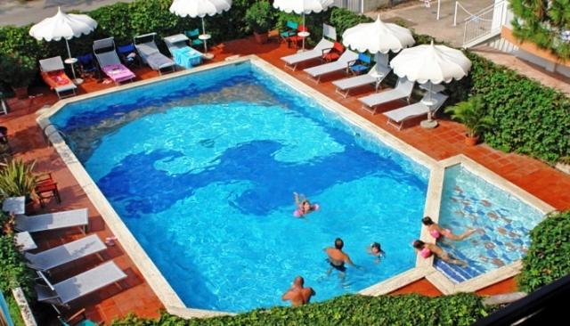 فندق بريزيدنت ليدو دي يسولو المظهر الخارجي الصورة