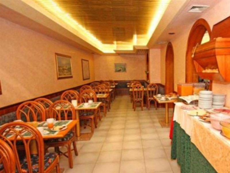 فندق بريزيدنت ليدو دي يسولو المظهر الخارجي الصورة
